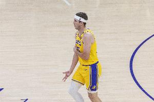 22罚21中&三分10中6！里夫斯50+8+8&真实命中率80% 历史第一人