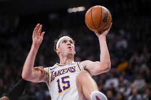 湖记：里夫斯季后赛生涯场均16.7分 现在就说他季后赛糟糕还略早