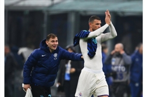 致敬！国米官方社媒赛后晒哲科照片：一日蓝黑，终生蓝黑