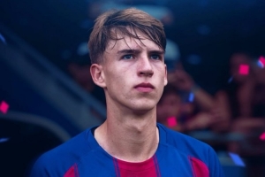 罗马诺：巴萨19岁中场马克斯随一线队训练，弗里克希望他填补空缺