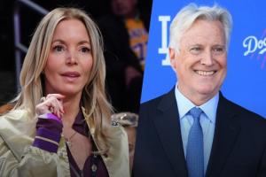 见证历史!NBA理事会批准沃尔特收购湖人!交易估值约100亿! 见证历史!NBA理事会批准沃尔特收购湖人!交易估值约100亿!